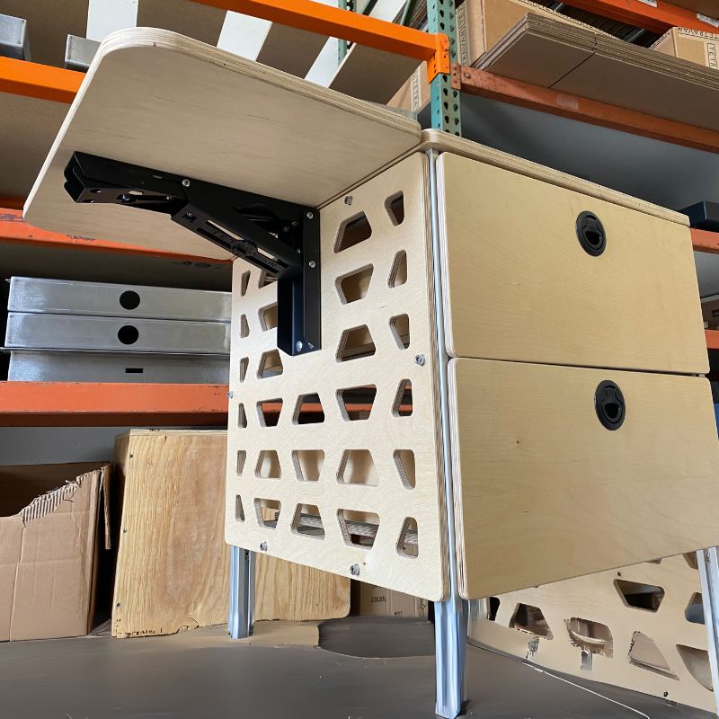 Magnetic vs Mechanical Latching Systems for Van Hardware