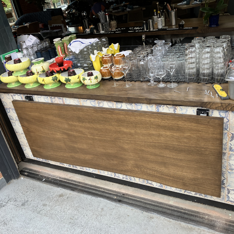 folding bracket for restaurant